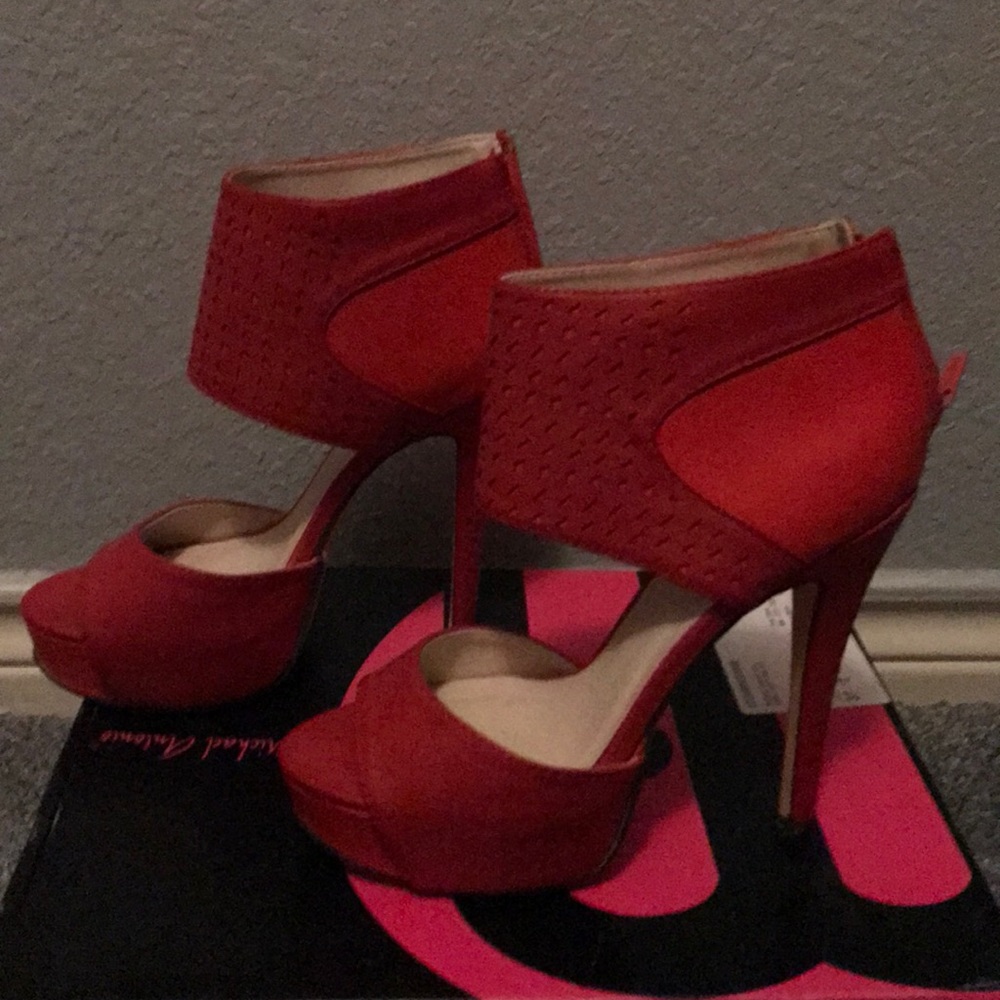 Red pumps